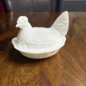 Vintage Fenton Hen on Nest EXC